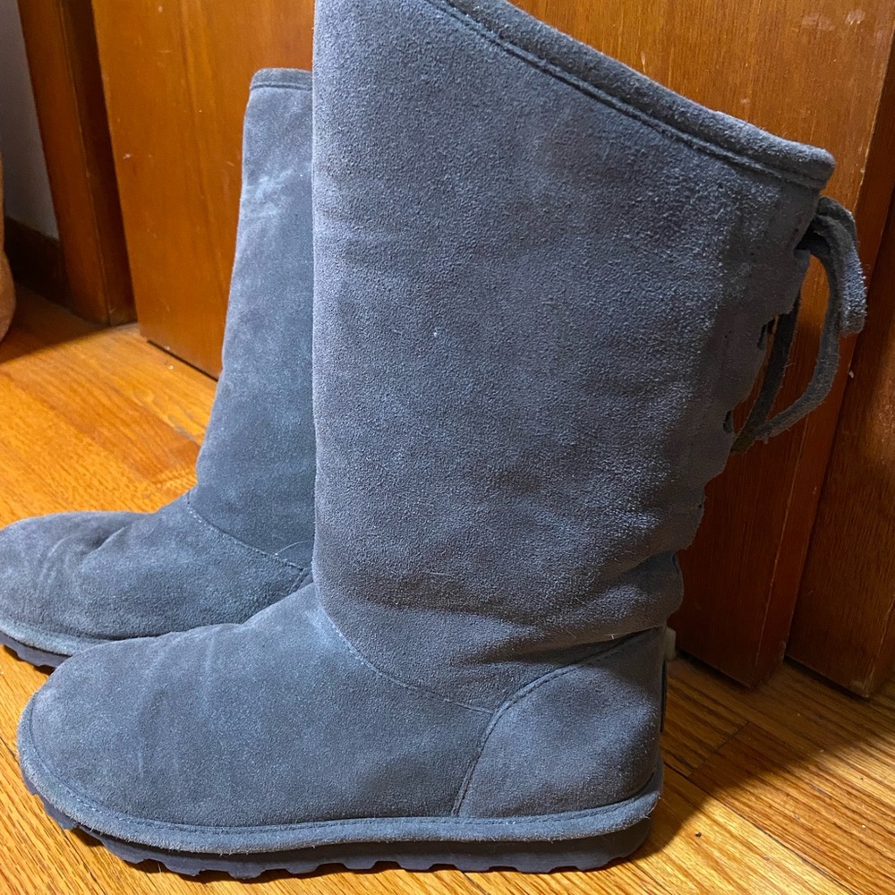 Woman’s Bearpaw boots grey